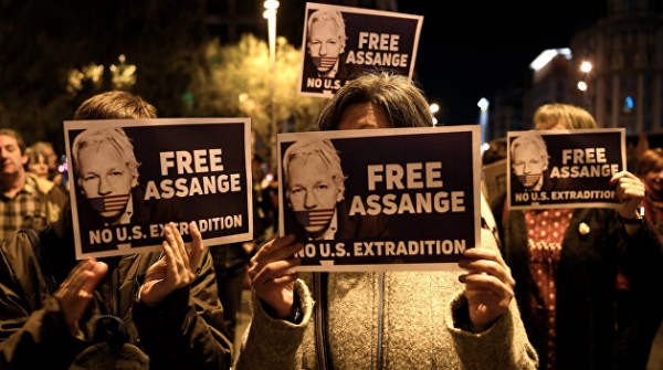 «Рука Трампа» и правда о преступлениях США. Жуткие подробности дела Джулиана Ассанжа «Рука Трампа» и правда о преступлениях США. Жуткие подробности дела Джулиана Ассанжа