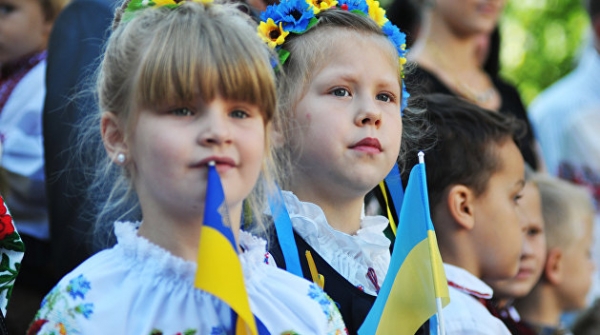 С 1 сентября русскоязычные школы на Украине станут украиноязычными С 1 сентября русскоязычные школы на Украине станут украиноязычными