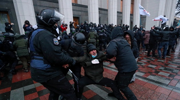 «SaveФОП»: общественник назвал число пострадавших в стычках с полицией возле Рады «SaveФОП»: общественник назвал число пострадавших в стычках с полицией возле Рады