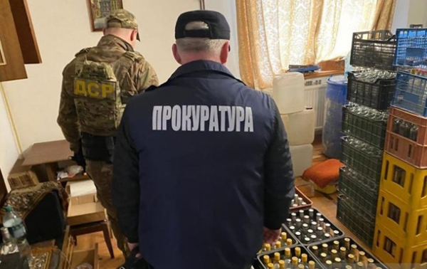 Счетная палата оценила потери бюджета от нелегального рынка алкоголя Счетная палата оценила потери бюджета от нелегального рынка алкоголя