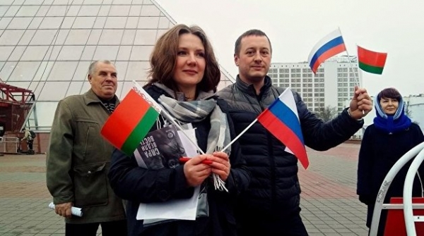 «Щас подпишу!»: Мирсалимова рассказала, как Лукашенко делает то, что не удалось Януковичу и Додону «Щас подпишу!»: Мирсалимова рассказала, как Лукашенко делает то, что не удалось Януковичу и Додону