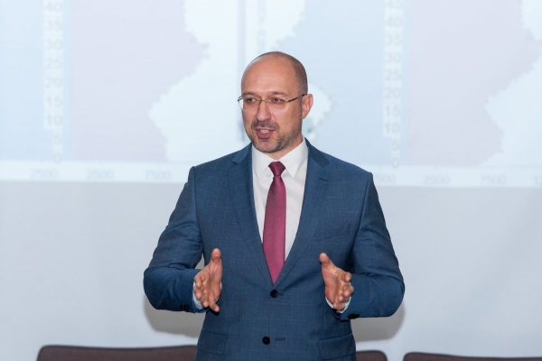 Шмыгаль анонсировал послабление карантина
Шмыгаль анонсировал послабление карантина