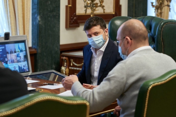 Шмыгаль на совещании у Зеленского заявил, что Украина готовится к смягчению карантина
Шмыгаль на совещании у Зеленского заявил, что Украина готовится к смягчению карантина