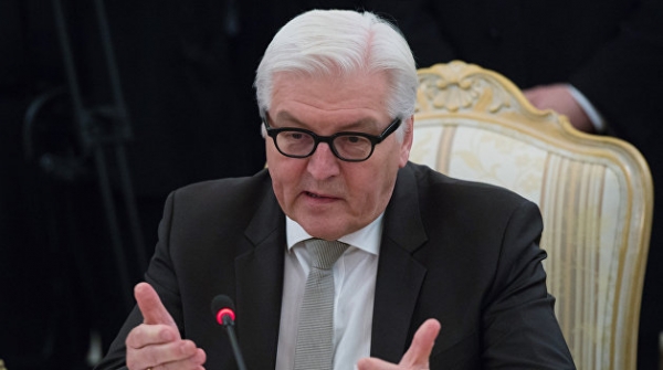 Штайнмайер ушел на карантин из-за COVID-19 у охранника Штайнмайер ушел на карантин из-за COVID-19 у охранника