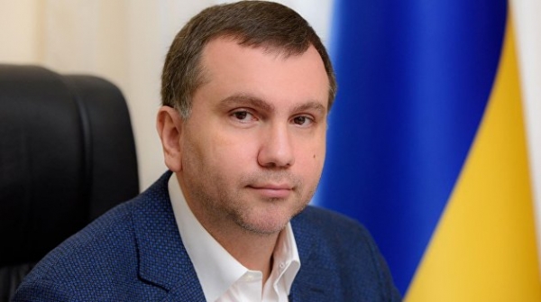 Скандальному украинскому судье попытались вручить повестку прямо на празднике