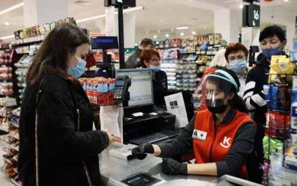 
                    "Слуга народа" предлагает Раде отменить штрафы за непереход сферы обслуживания на украинский язык с 16 января                
