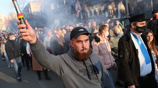 Слуги народа сцепились в прямом эфире из-за дивизии «Галичина» Слуги народа сцепились в прямом эфире из-за дивизии «Галичина»