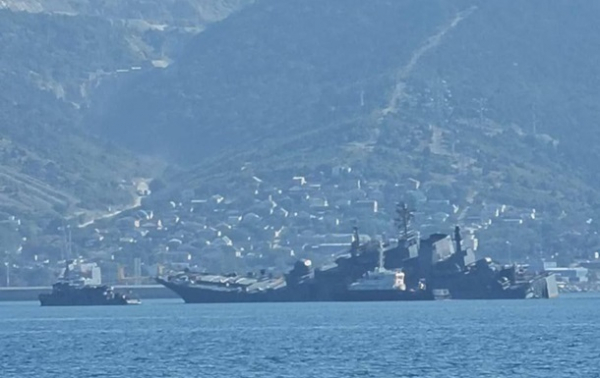 СМИ: Судно Оленегорский горняк отбуксировали от причала в Новороссийске СМИ: Судно Оленегорский горняк отбуксировали от причала в Новороссийске