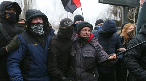 Сначала пикет, потом «коктейль Молотова». История войны радикалов Украины с телеканалами Сначала пикет, потом «коктейль Молотова». История войны радикалов Украины с телеканалами