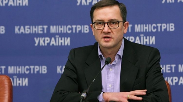 
                    Советник Ермака Уманский подал в отставку                