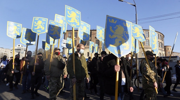 Спектакль для Запада. Почему Офис президента Украины впервые осудил марш нацистов Спектакль для Запада. Почему Офис президента Украины впервые осудил марш нацистов