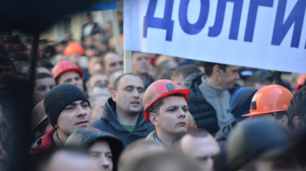 Стало известно, сколько должен каждый украинец по долгам страны