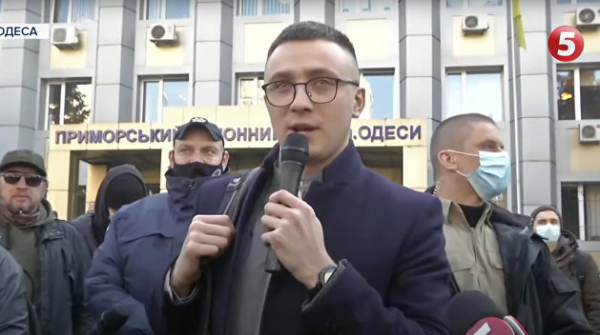 Стерненко потребовал от Зеленского закрыть телеканал «НАШ» Стерненко потребовал от Зеленского закрыть телеканал «НАШ»