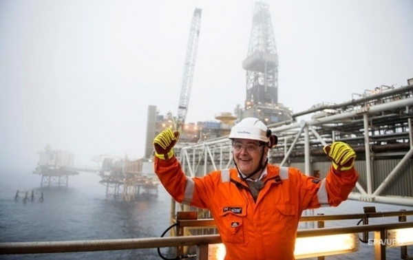 Страны ОПЕК+ продлили сокращение добычи нефти Страны ОПЕК+ продлили сокращение добычи нефти