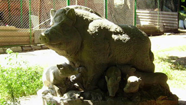 Свин в раю, хрюшка-грязнуля и свинья-кормилица: забавные «аграрные» памятники Полтавской области Свин в раю, хрюшка-грязнуля и свинья-кормилица: забавные «аграрные» памятники Полтавской области