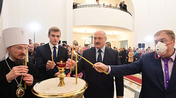 Связи с российским бизнесом. Лукашенко пришел в церковь, построенную Гуцериевым Связи с российским бизнесом. Лукашенко пришел в церковь, построенную Гуцериевым