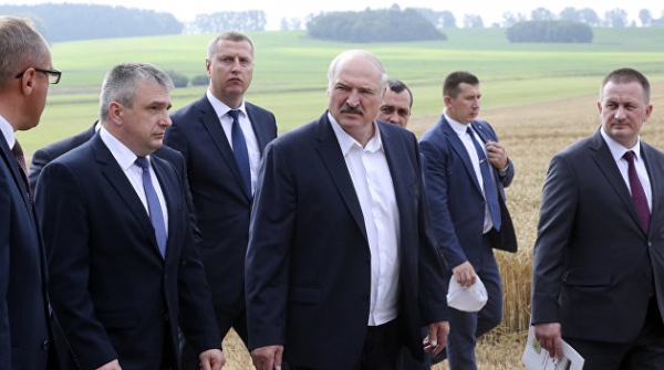 Танцы с Западом и возможное повторение Украины. Эксперты о действиях Лукашенко перед выборами