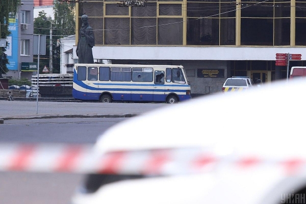Террорист в Луцке освободил заложников после разговора с Зеленским, - Тимошенко
Террорист в Луцке освободил заложников после разговора с Зеленским, - Тимошенко