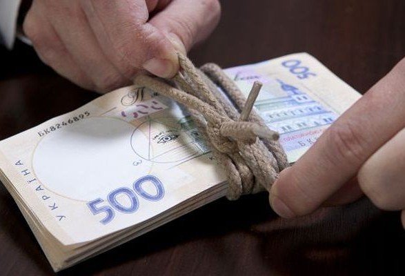 Трое замов министров заработали в прошлом году от 1 млн до 4 млн грн
Трое замов министров заработали в прошлом году от 1 млн до 4 млн грн