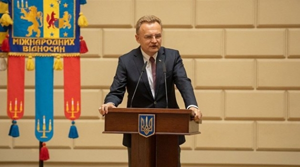 У Порошенко ответили на обвинения Садового в узурпации власти У Порошенко ответили на обвинения Садового в узурпации власти