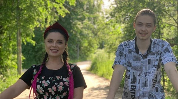 У таракана усики: Королева выставила своего сына на посмешище