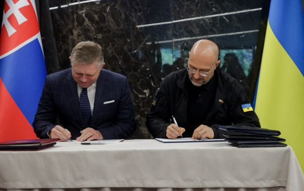 Украина и Словакия подписали четыре соглашения Украина и Словакия подписали четыре соглашения