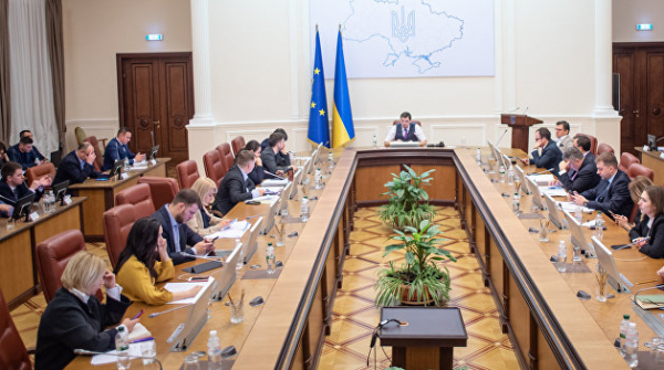 Украинские министры неожиданно сменили дресс-код: заседание Кабмина прошло в необычной одежде
