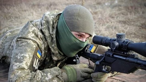 Украинские военные после визита Зеленского вывесили флаг со свастикой Украинские военные после визита Зеленского вывесили флаг со свастикой