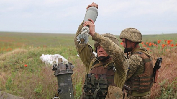 Украинские военные заставляют мирных граждан рыть окопы - Народная милиция ЛНР Украинские военные заставляют мирных граждан рыть окопы - Народная милиция ЛНР