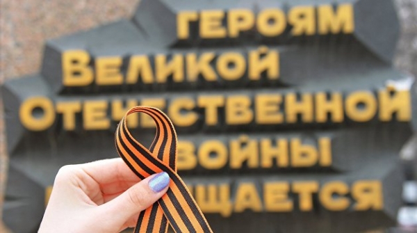 Украинских полицейских заставят собирать штрафы за георгиевские ленты