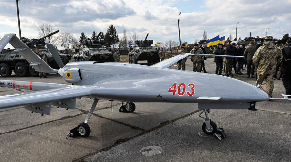 Украинский Bayraktar TB2 патрулирует район российской границы