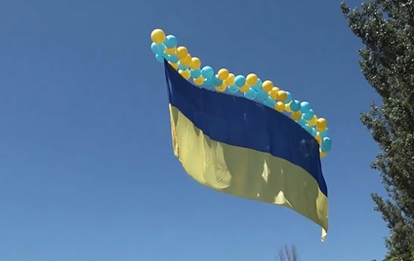 Украинский флаг запустили в небо в Москве Украинский флаг запустили в небо в Москве