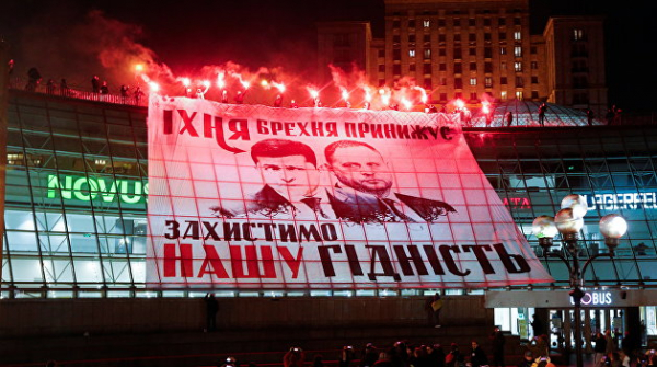 &laquo;Ураганная&raquo; годовщина. О чём свидетельствуют беспорядки у офиса Зеленского в Киеве