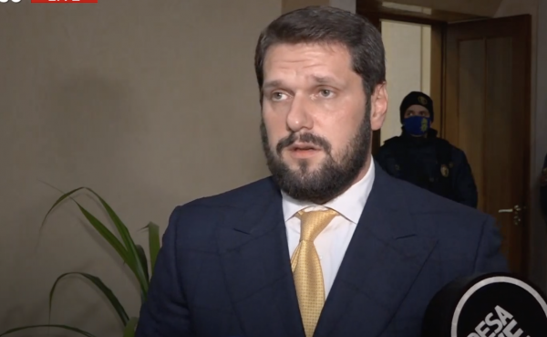 Урбанский: Мнимое большинство руками нелегитимно проголосовало за открытие сессии
Урбанский: Мнимое большинство руками нелегитимно проголосовало за открытие сессии