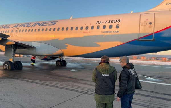 В аэропорту Иркутска аварийно сел самолет А-320 В аэропорту Иркутска аварийно сел самолет А-320