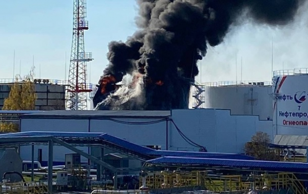 В Белгородской области горит нефтебаза - соцсети В Белгородской области горит нефтебаза - соцсети