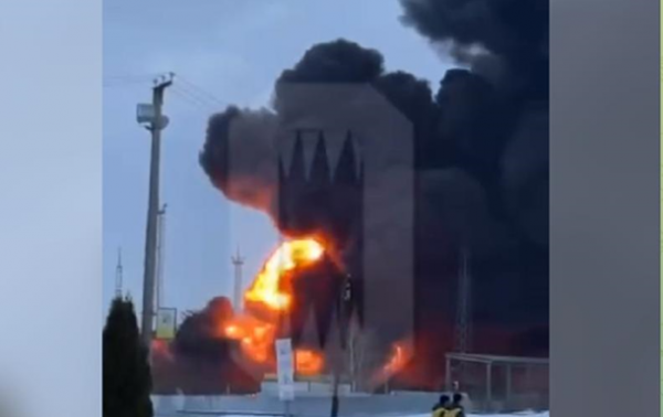 В Брянской области РФ горит нефтебаза, россияне заявили об атаке дронов В Брянской области РФ горит нефтебаза, россияне заявили об атаке дронов