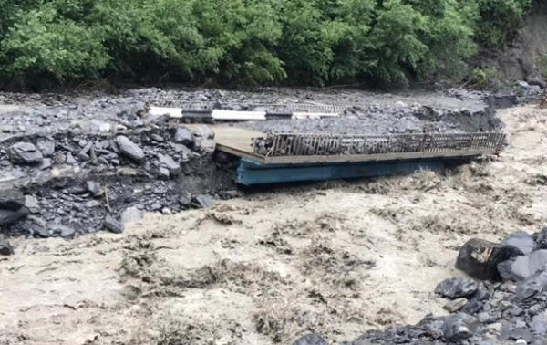 В Дагестане на село обрушился мощный камнепад В Дагестане на село обрушился мощный камнепад