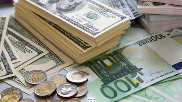 В декабре украинцы купили и продали рекордный объем валюты
В декабре украинцы купили и продали рекордный объем валюты