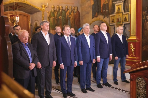 В "день тишины" оппозиционеры молились в Киево-Печерской лавре за мир и благополучие Украины
В "день тишины" оппозиционеры молились в Киево-Печерской лавре за мир и благополучие Украины