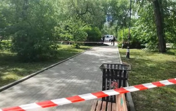 В Екатеринбурге мужчина напал с ножом на прохожих, есть жертвы В Екатеринбурге мужчина напал с ножом на прохожих, есть жертвы