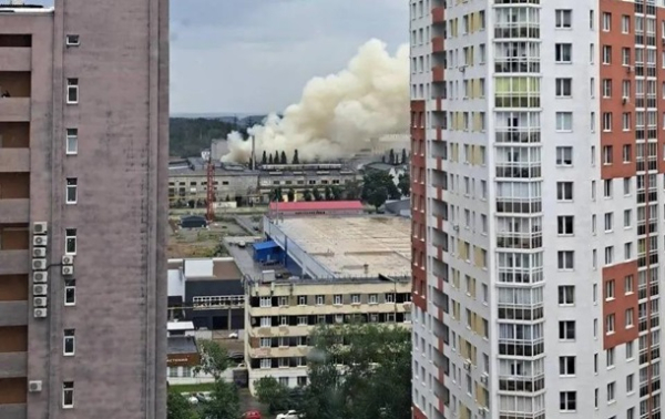 В Екатеринбурге вспыхнул пожар на оборонном заводе В Екатеринбурге вспыхнул пожар на оборонном заводе