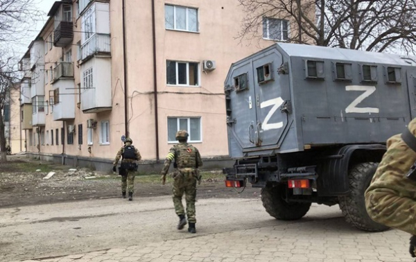 В Ингушетии спецназ РФ взял штурмом многоэтажку, есть жертвы В Ингушетии спецназ РФ взял штурмом многоэтажку, есть жертвы