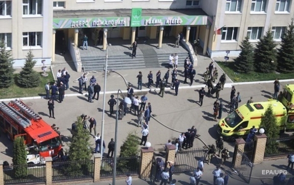 В Казани эвакуировали полтора десятка школ из-за "минирования" В Казани эвакуировали полтора десятка школ из-за "минирования"