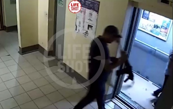 В Казани в лифте жилого дома из ружья застрелили мужчину В Казани в лифте жилого дома из ружья застрелили мужчину