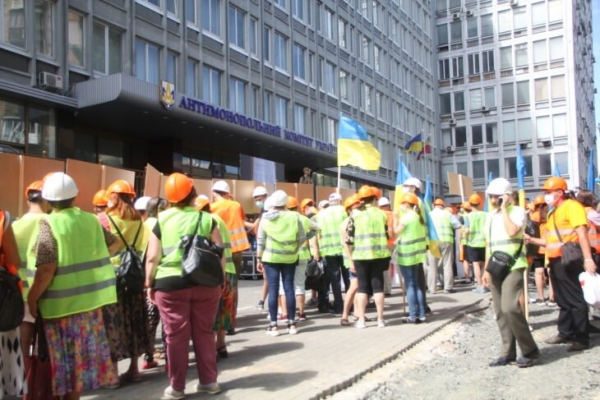 В Киеве активисты требовали от АМКУ расследовать сговор в "Укравтодоре" и пригласили руководство комитета пройти полиграф
В Киеве активисты требовали от АМКУ расследовать сговор в "Укравтодоре" и пригласили руководство комитета пройти полиграф