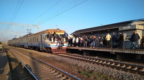 В Киеве городскую электричку будут пускать только в часы пик и выходные В Киеве городскую электричку будут пускать только в часы пик и выходные