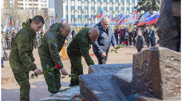 В ЛНР отпраздновали седьмую годовщину взятия СБУ в Луганске В ЛНР отпраздновали седьмую годовщину взятия СБУ в Луганске