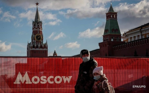 В Москве за пикет у Красной площади задержали двух итальянцев В Москве за пикет у Красной площади задержали двух итальянцев