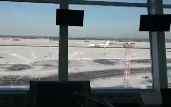 В Новосибирске авария самолета попала на видео В Новосибирске авария самолета попала на видео